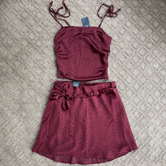 NWT Abercrombie & Fitch Satin Wrap Set in Burgundy Pattern - Picture 2 of 7